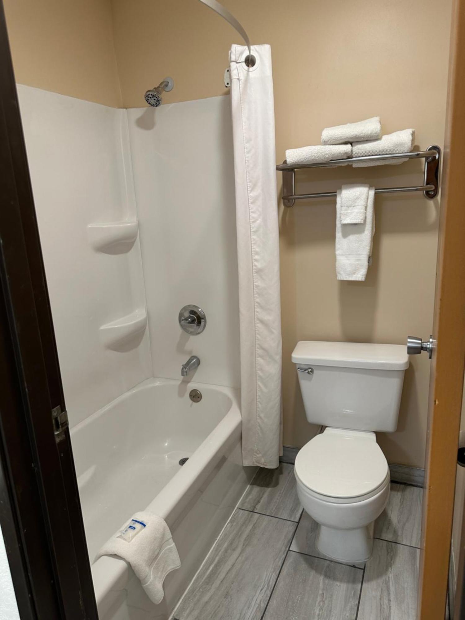 Super 8 By Wyndham Grand Island Hotell Exteriör bild