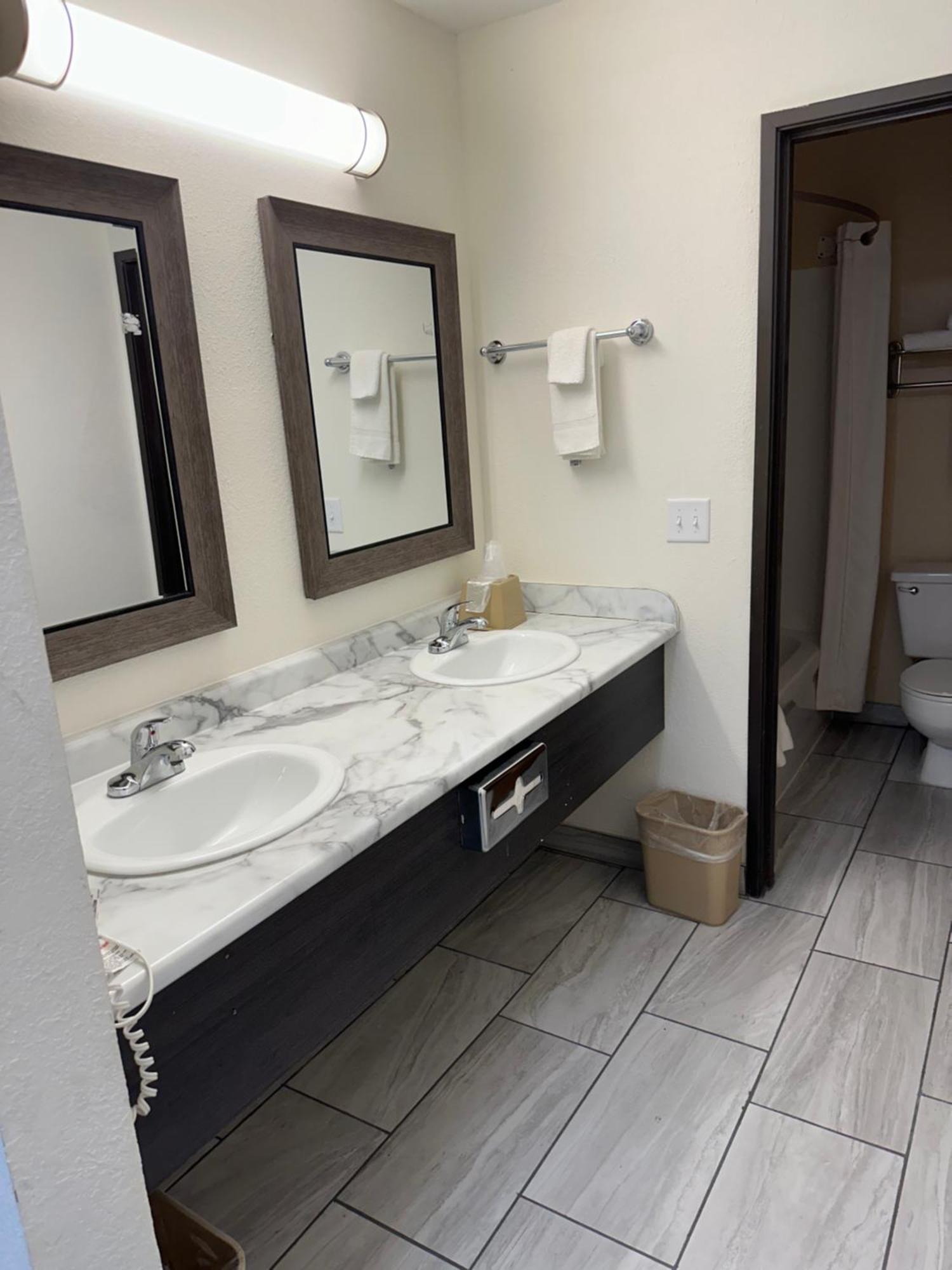 Super 8 By Wyndham Grand Island Hotell Exteriör bild