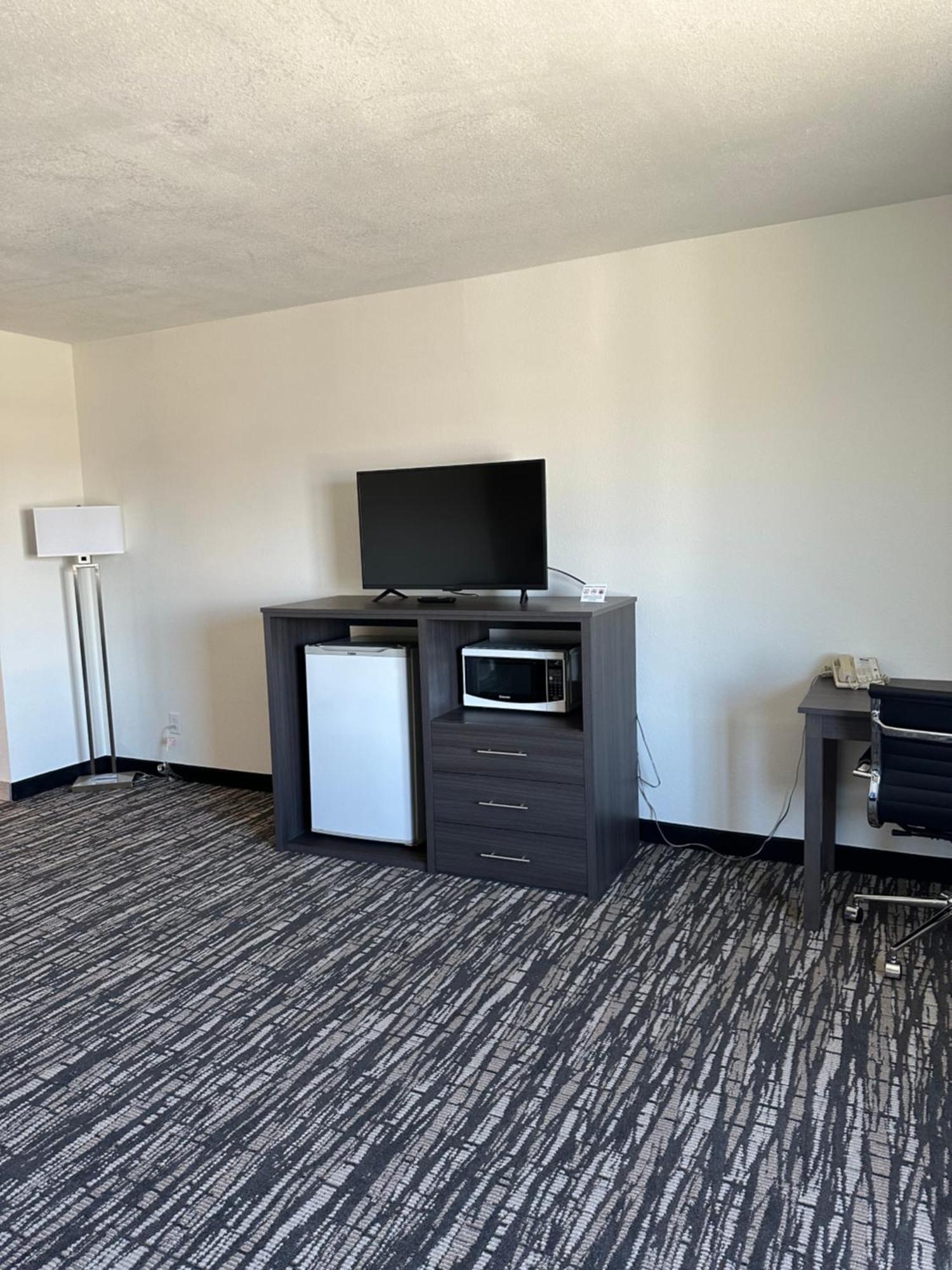 Super 8 By Wyndham Grand Island Hotell Exteriör bild