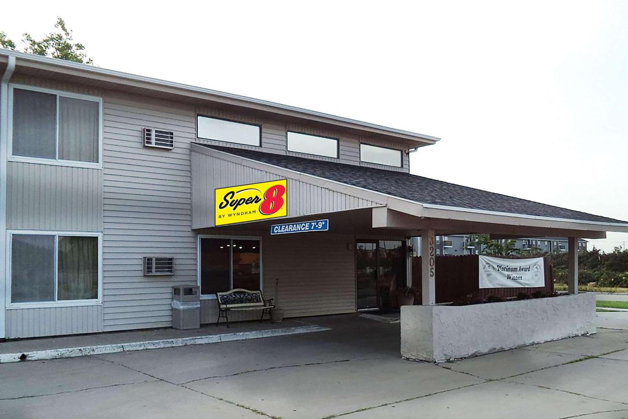 Super 8 By Wyndham Grand Island Hotell Exteriör bild