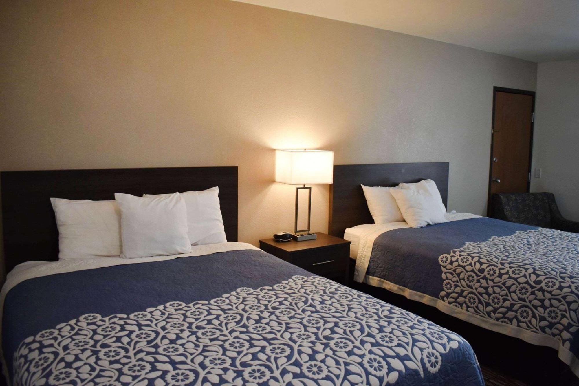 Super 8 By Wyndham Grand Island Hotell Exteriör bild